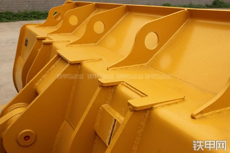 山东临工LG956V装载机局部