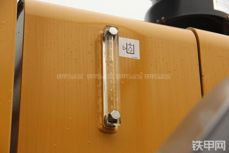 山东临工LG956L矿山铲掘型装载机局部