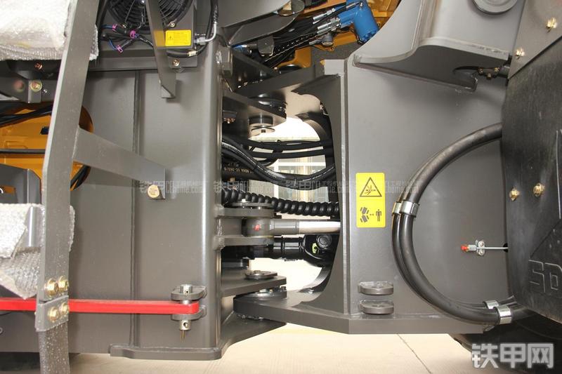 山东临工LG956V装载机局部