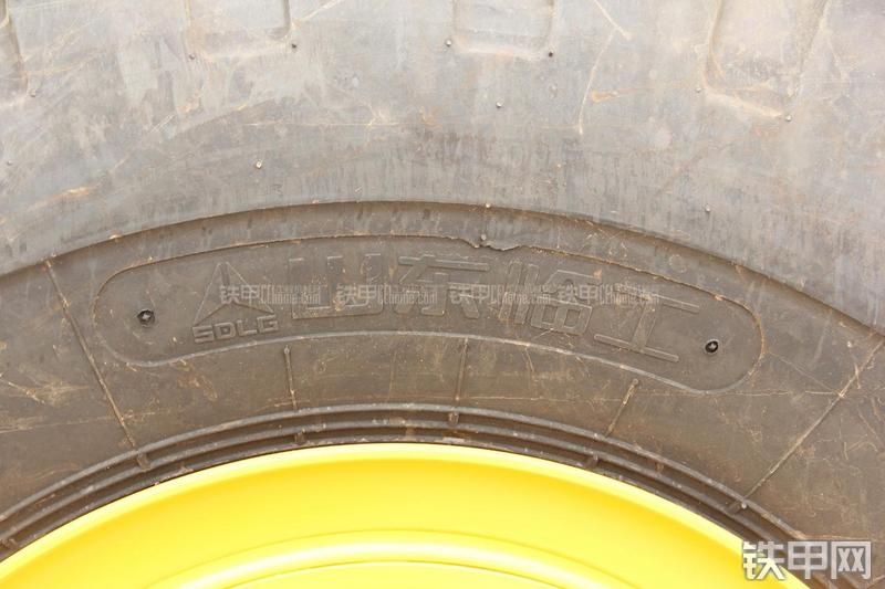 山东临工LG956V装载机局部