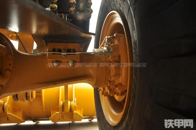 山东临工LG956N装载机局部