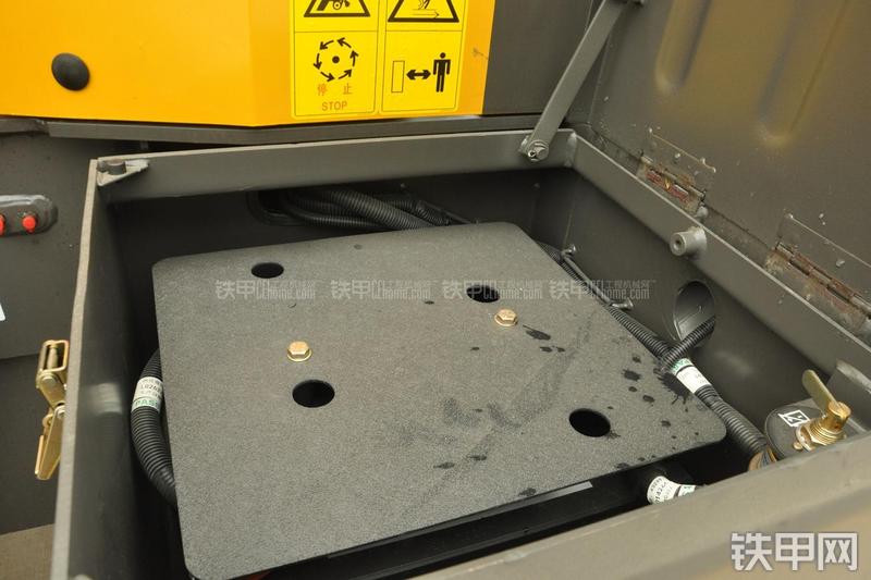 山东临工LG956N装载机局部