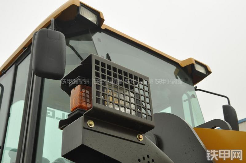 山东临工LG956N装载机局部