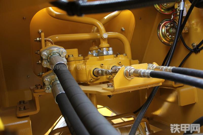 徐工LW300KN装载机局部