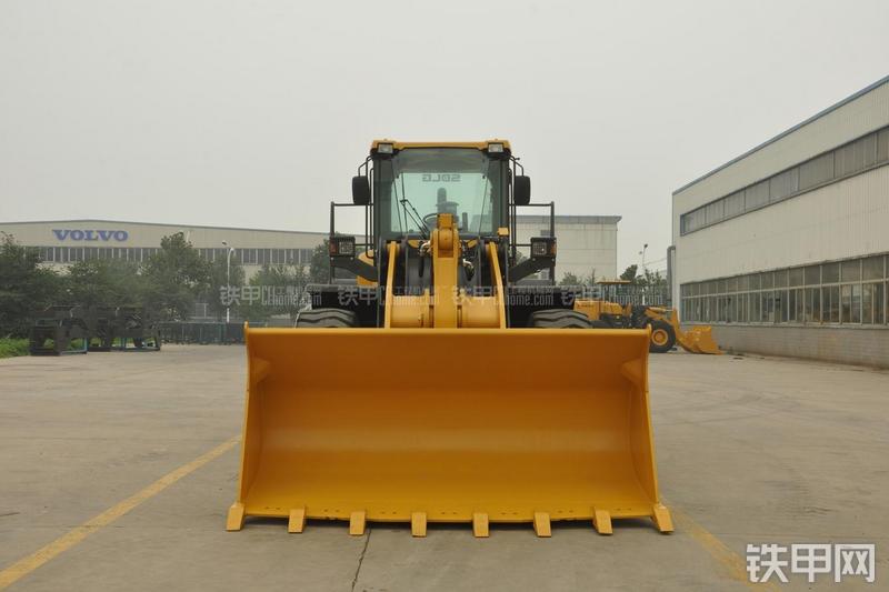 山东临工LG956N装载机整机外观