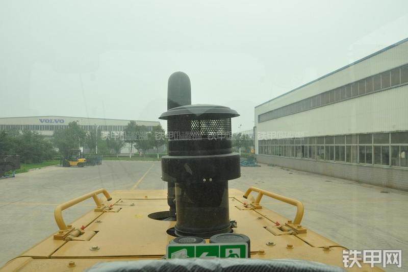 山东临工LG956N装载机局部