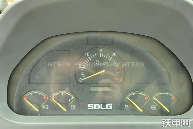 山东临工LG956N装载机局部