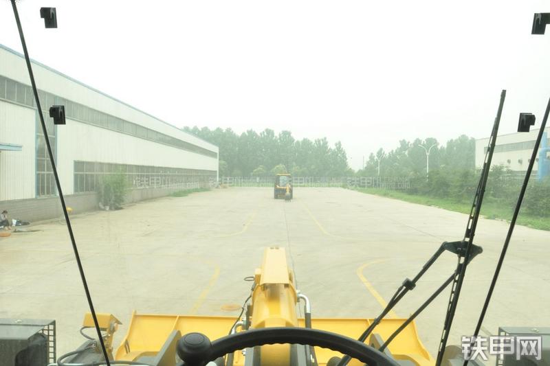 山东临工LG956N装载机局部