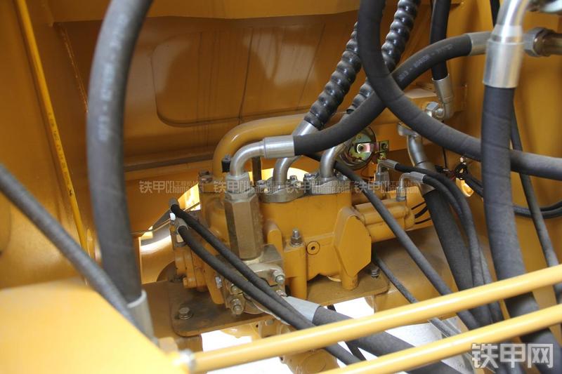 徐工ZL50GN装载机局部