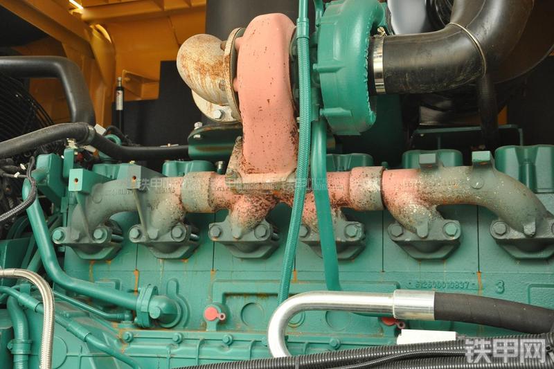 山东临工LG956N装载机局部