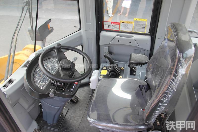 徐工ZL50GN装载机局部