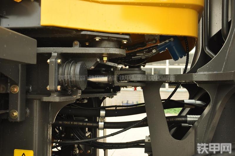 山东临工LG956N装载机局部