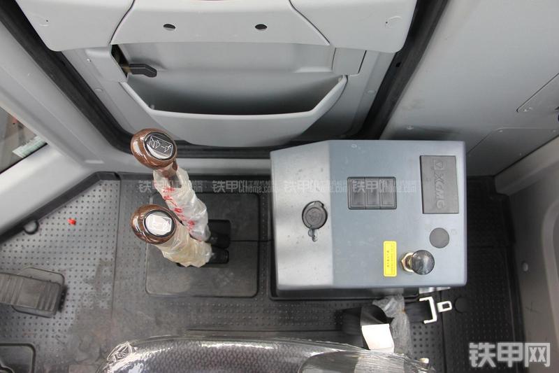 徐工LW500KN装载机局部