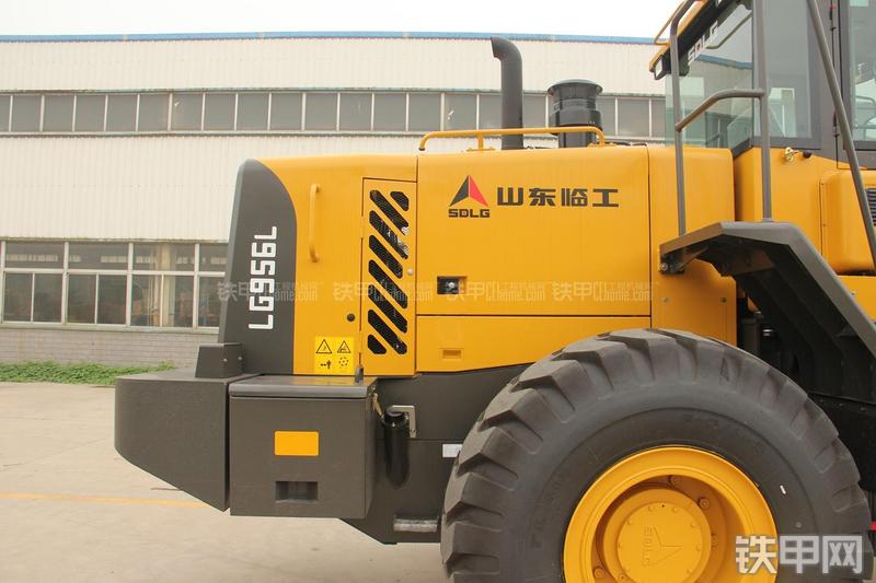 山东临工LG956L矿山铲掘型装载机局部