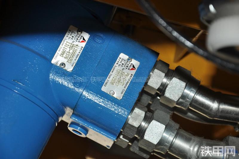 山东临工LG956N装载机局部