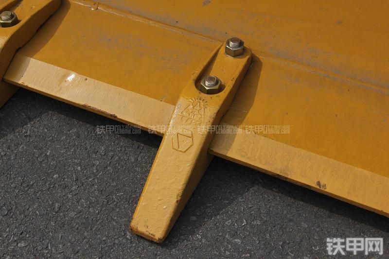 徐工LW300KN装载机局部