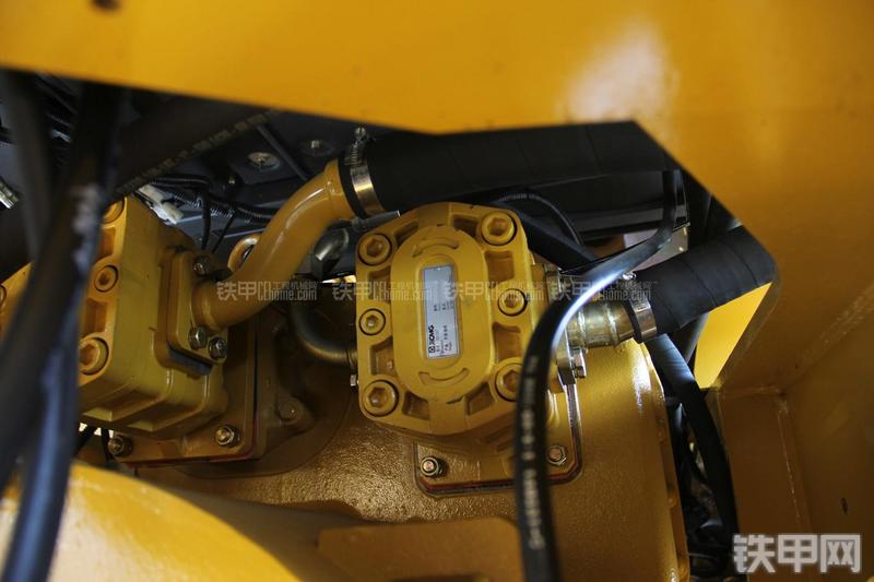 徐工LW300KN装载机局部