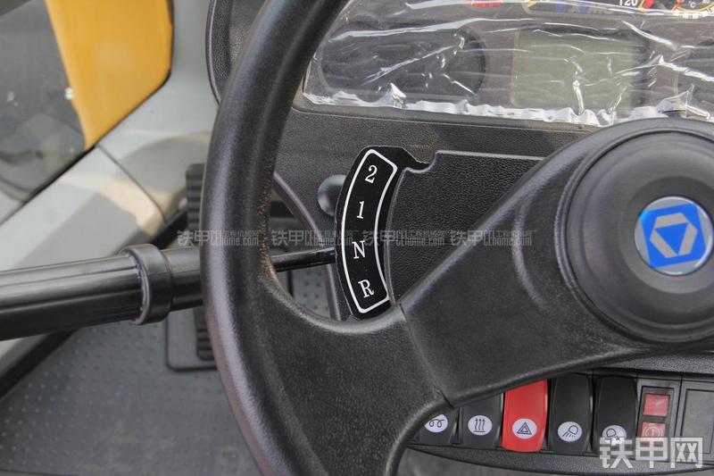 徐工LW300KN装载机局部