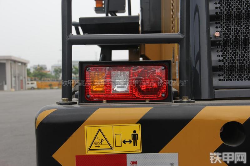 徐工LW300KN装载机局部