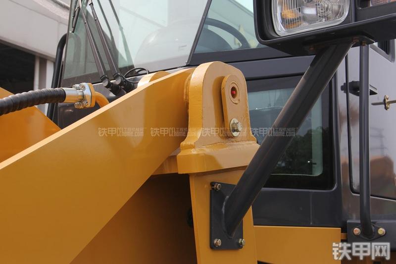 徐工LW300KN装载机局部