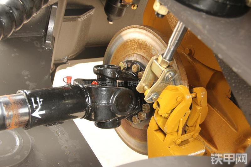 山东临工LG956L矿山铲掘型装载机局部