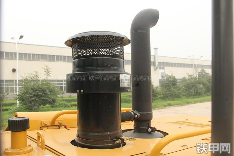 山东临工LG956L矿山铲掘型装载机局部