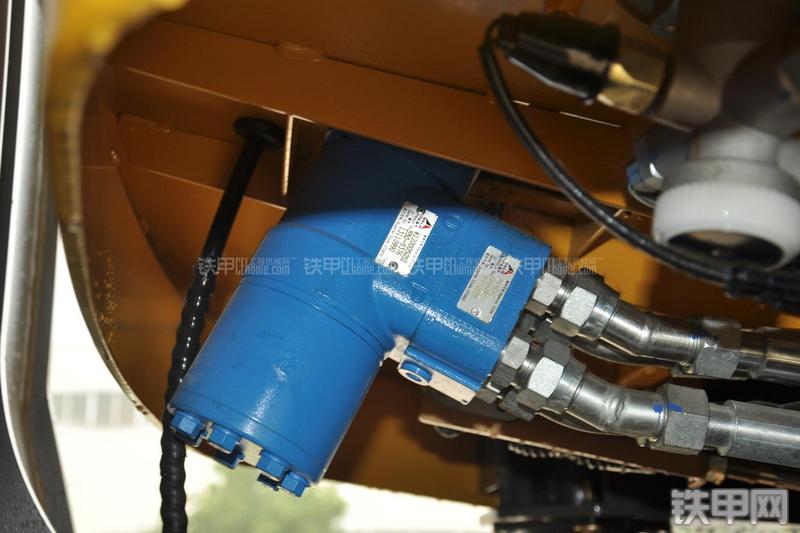 山东临工LG956N装载机局部