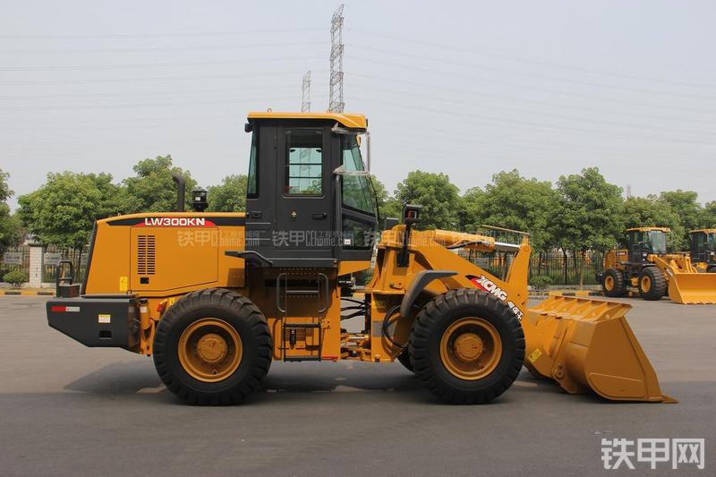 徐工LW300KN装载机整机外观