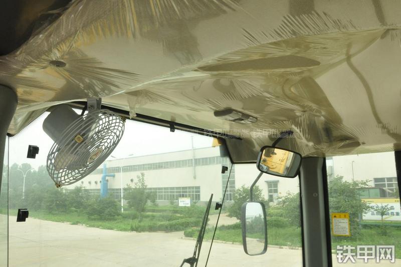 山东临工LG956N装载机局部