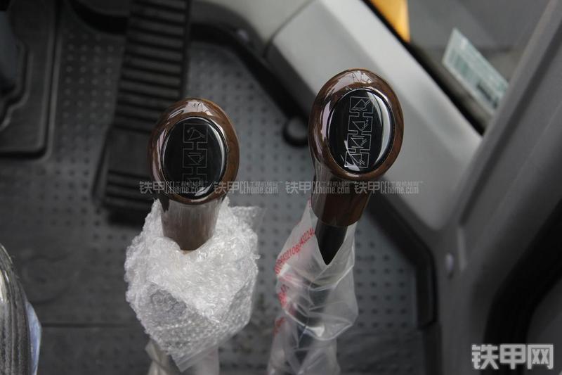 徐工LW300KN装载机局部