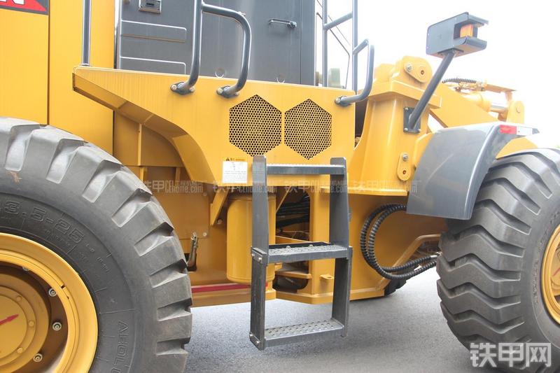 徐工ZL50GN装载机局部