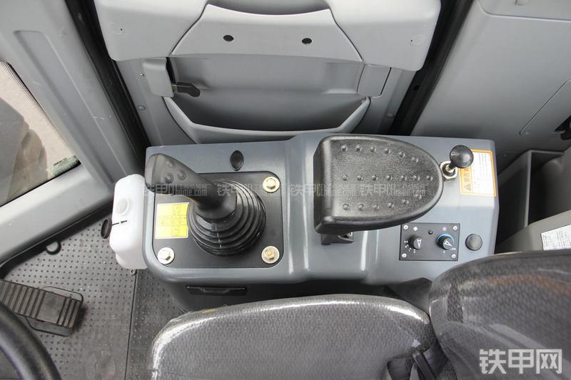 徐工ZL50GN装载机局部