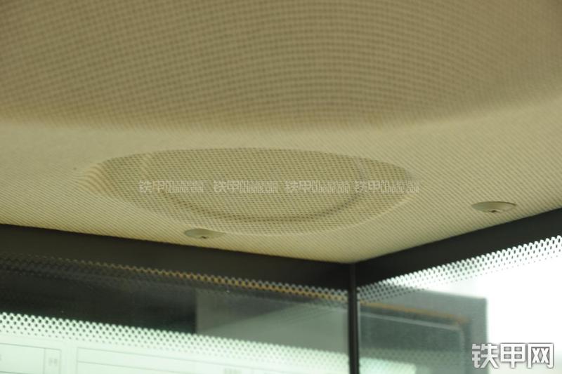 山东临工LG953N节能型装载机局部