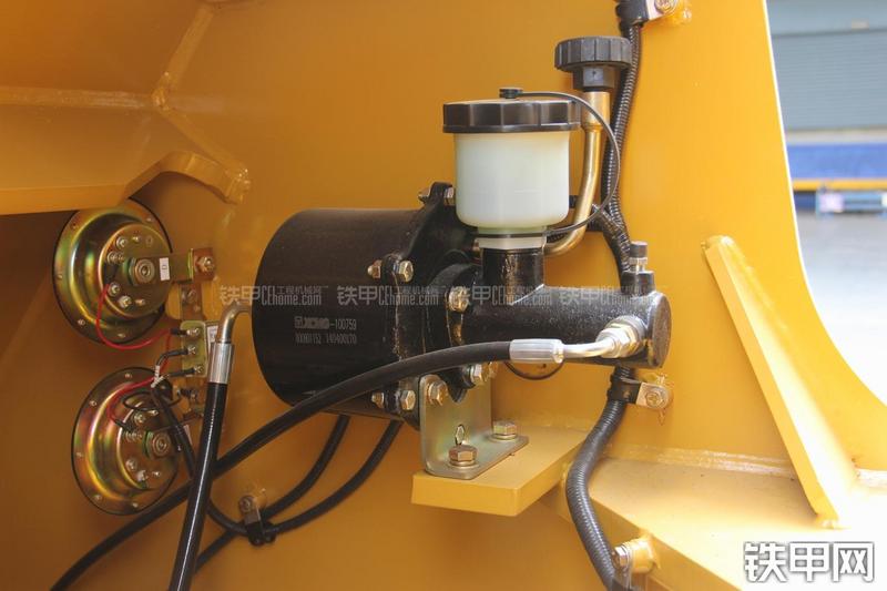 徐工LW300KN装载机局部