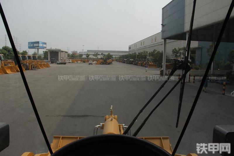 徐工LW300KN装载机局部