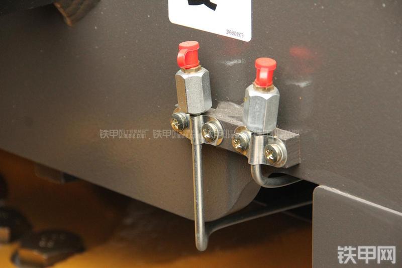 山东临工LG956V装载机局部