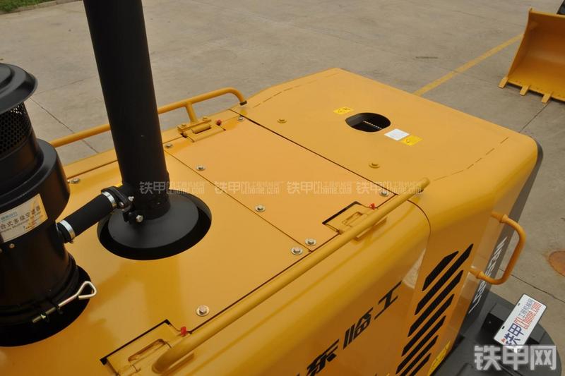 山东临工LG953N节能型装载机局部