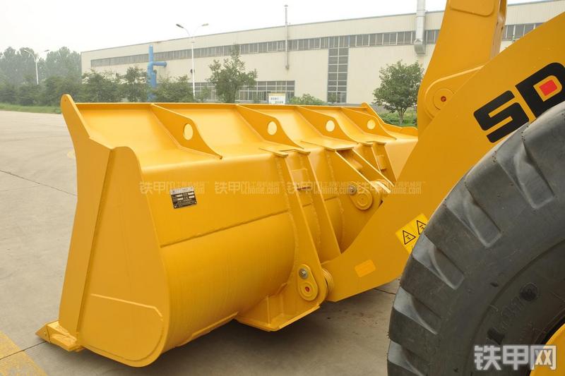 山东临工LG956N装载机局部