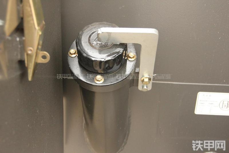 山东临工LG956V装载机局部