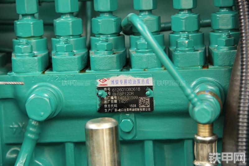 山东临工LG956L矿山铲掘型装载机局部