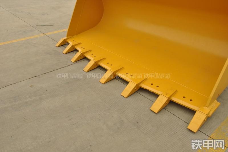 山东临工LG956N装载机局部