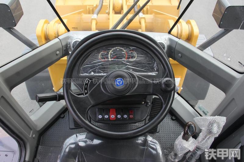 徐工LW300KN装载机局部