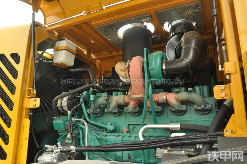 山东临工LG956N装载机局部