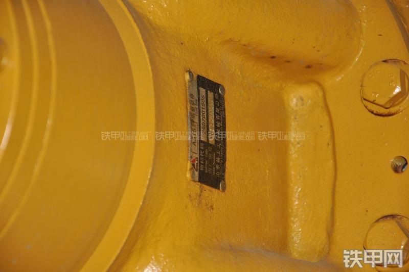 山东临工LG956N装载机局部