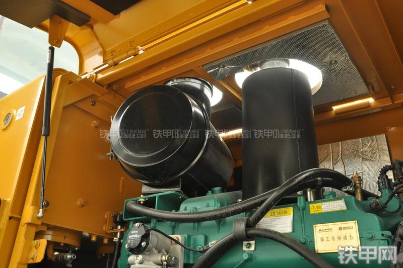 山东临工LG956N装载机局部