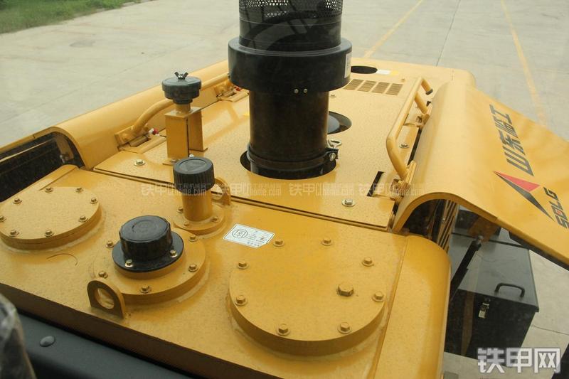 山东临工LG956V装载机局部