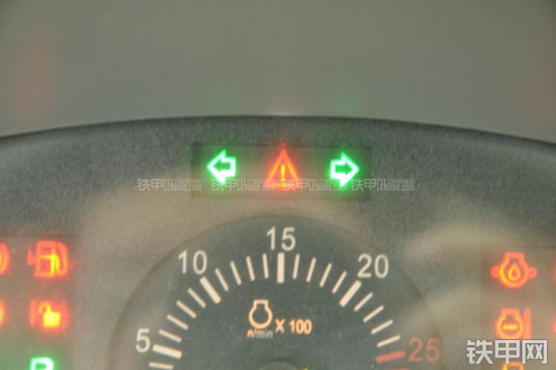 山东临工LG956N装载机局部