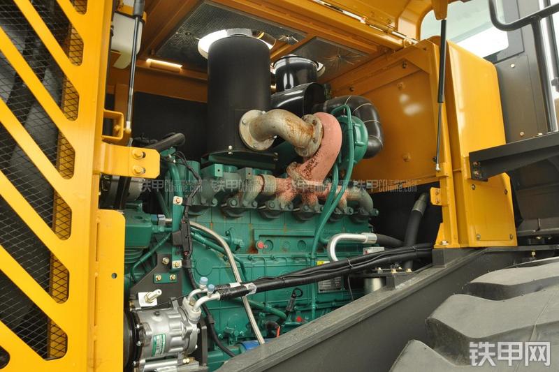 山东临工LG956N装载机局部