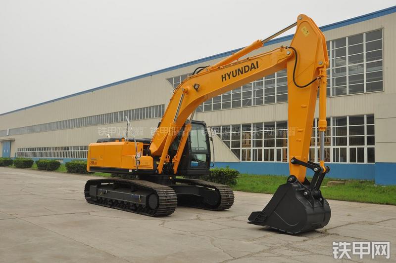 现代R225LC-7挖掘机整机外观