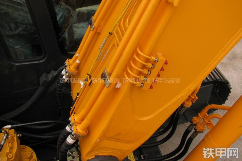 现代R215-7挖掘机局部